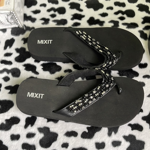 Size 8 black sparkly jeweled sandals by Mix it NWT - Picture 4 of 5